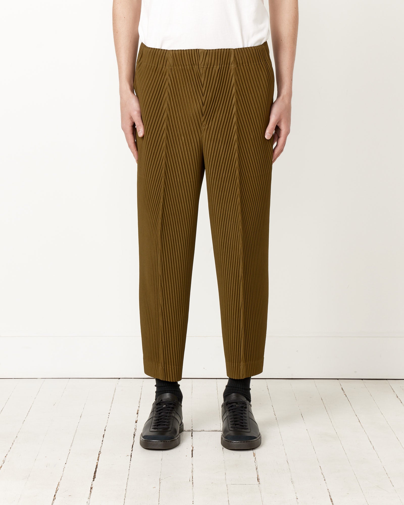 Pleats Pant in Olive Khaki